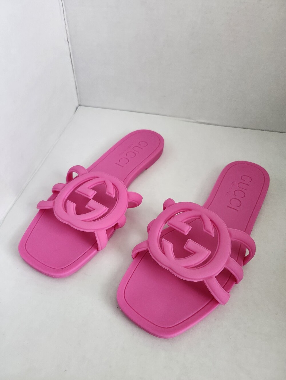 Gucci Women’s Pink Sandals (Size 8)